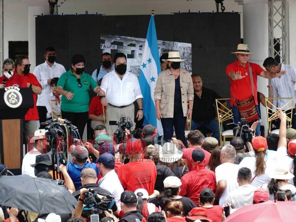 Xiomara Castro: Mi gobierno se esfuerza “para salir de esta época oscura de corrupción y narcotráfico”