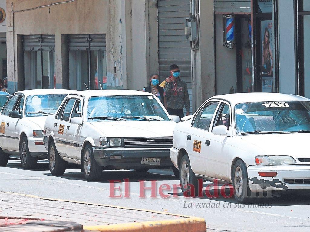 Viejas unidades de taxi, un dolor de cabeza diario para los capitalinos