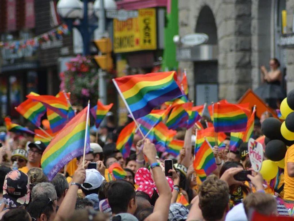 Estados Unidos proporcionará vacunas contra la viruela del mono en desfiles del Orgullo Gay
