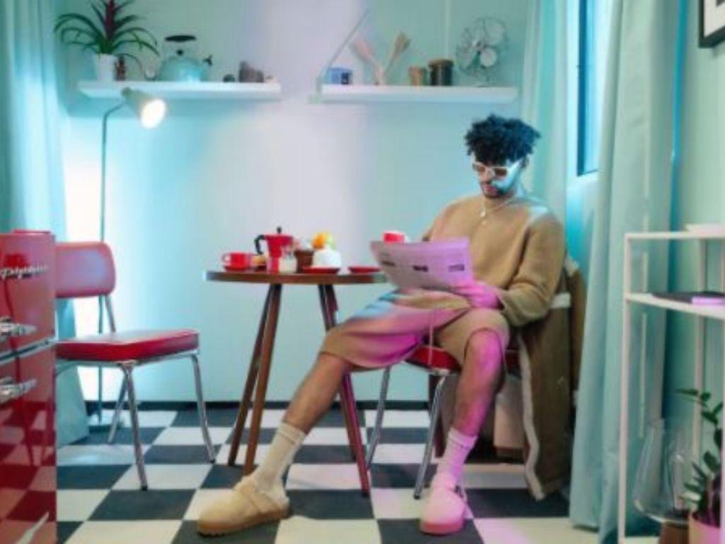 Bad Bunny pone a la renta su famoso tráiler negro