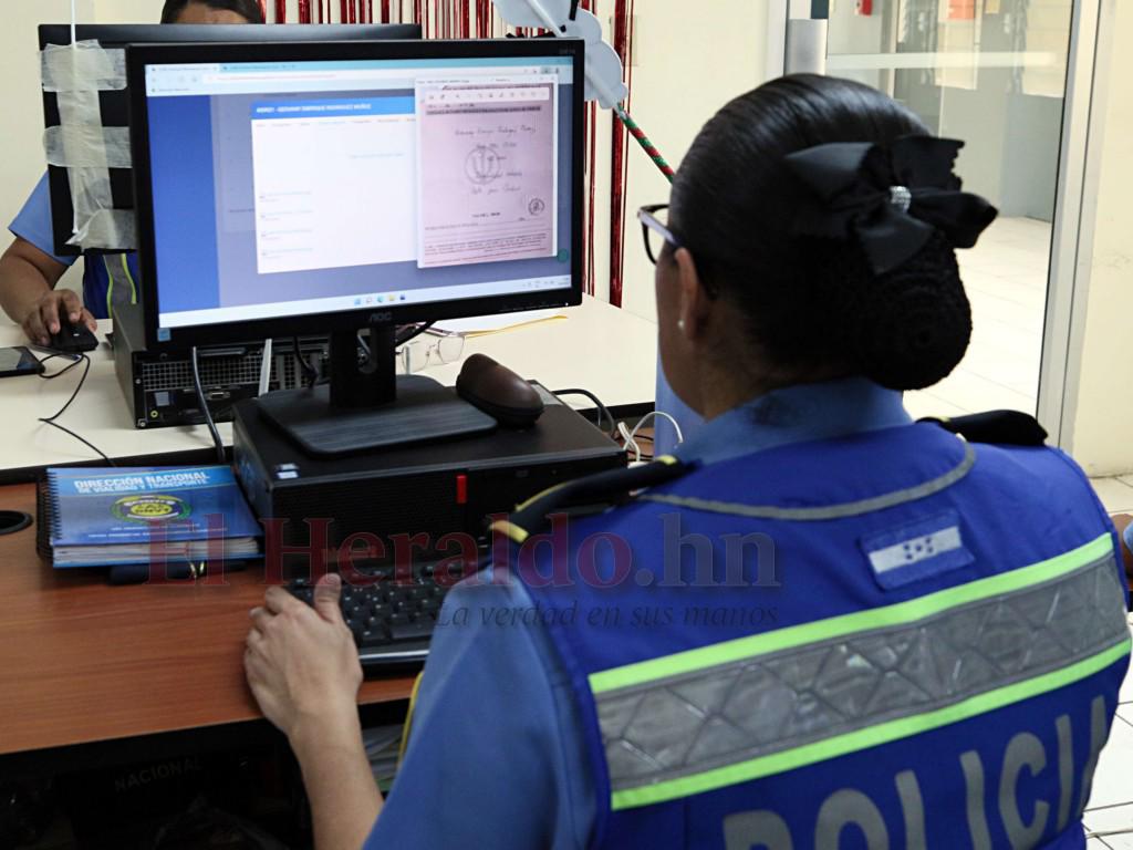 ¡Ya hay tinta! Tránsito inició la emisión de licencias de conducir