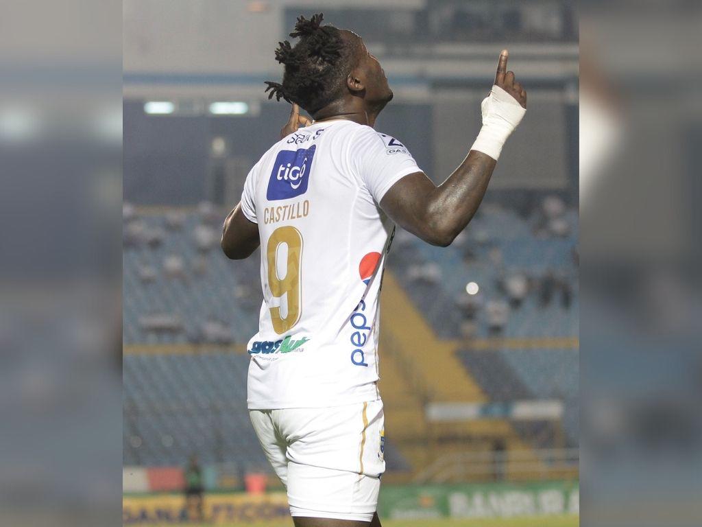 Rubilio Castillo anotó un golazo con el Comunicaciones de Guatemala