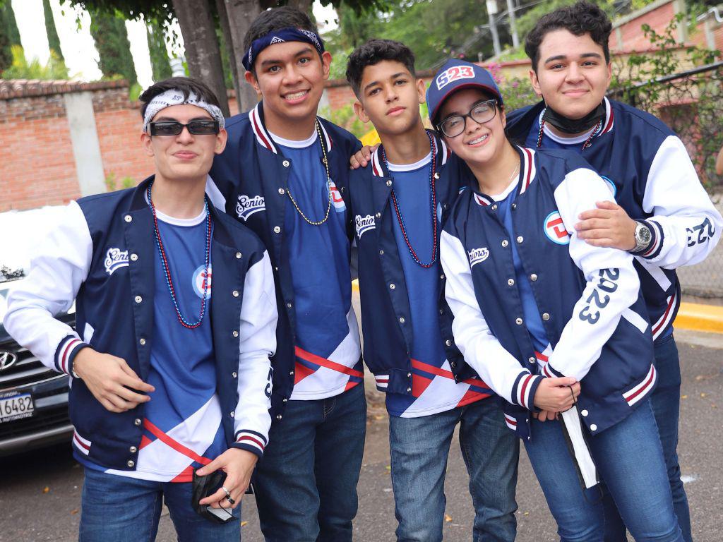 Dan la bienvenida a seniors de Dowal School