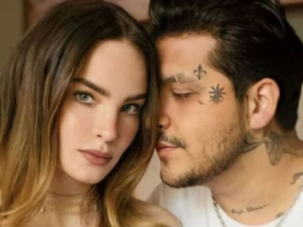 ¡Es oficial! Christian Nodal se quitó el tatuaje de los ojos de Belinda del pecho