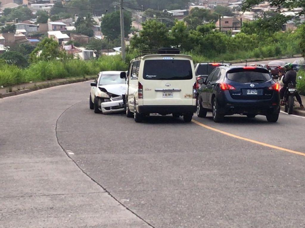 Varios heridos tras choque de rapidito en cuesta El Chile de la capital