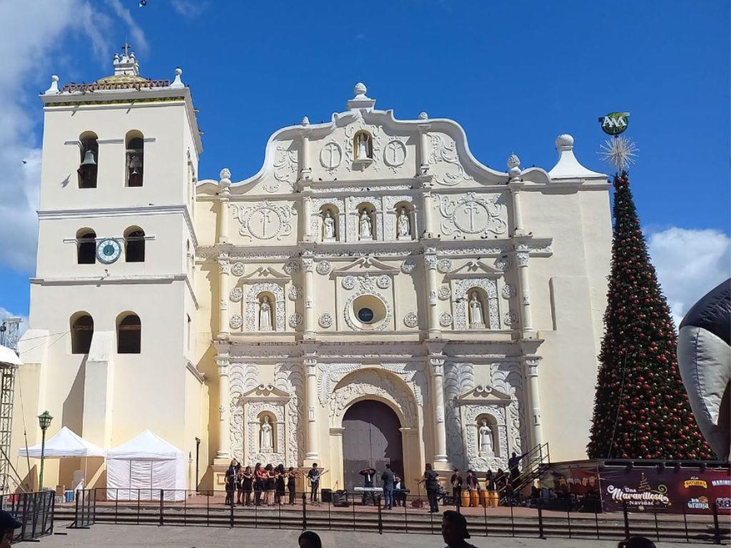 Comayagua le da la bienvenida a la Navidad con el encendido del Árbol Musical Maravilla este viernes