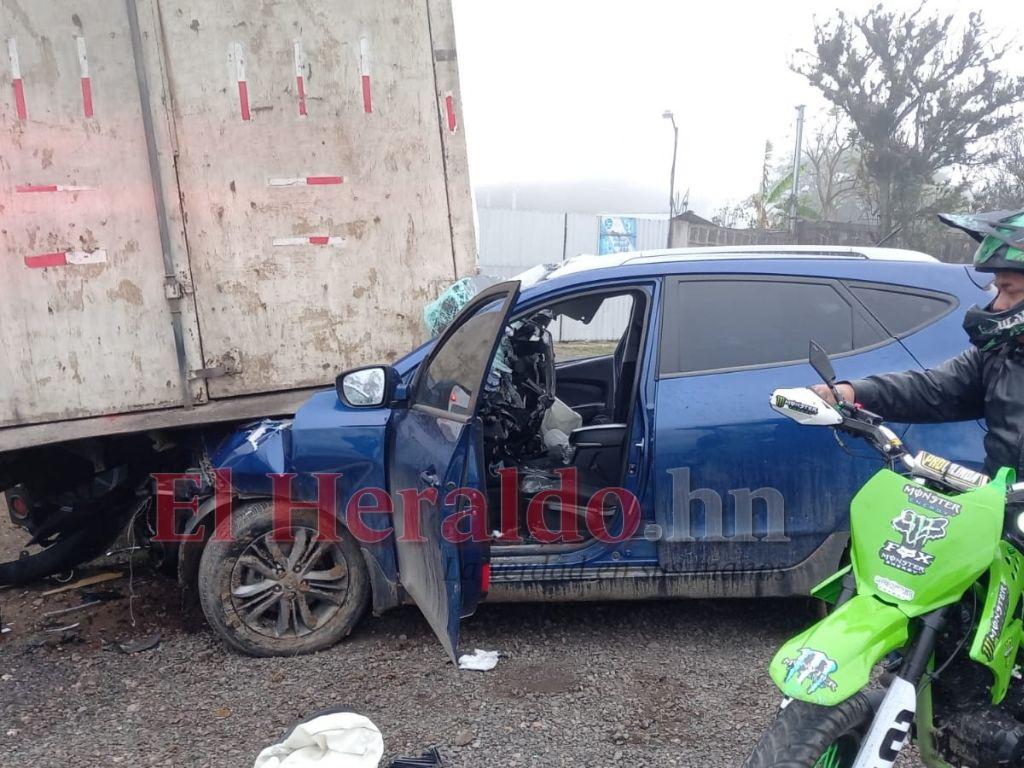 Conductor sobrevive de milagro a aparatoso accidente en salida al sur de la capital