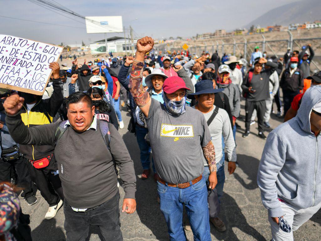 Protestas contra el gobierno de Perú se reinician con bloqueo de carreteras y varias protestas