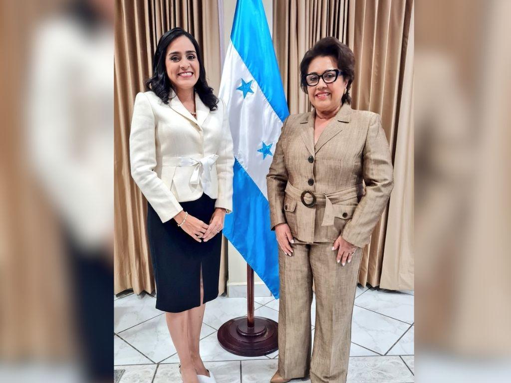 Juramentan a Fanny Salinas, esposa de Rasel Tomé, como directora de la Defensa Pública