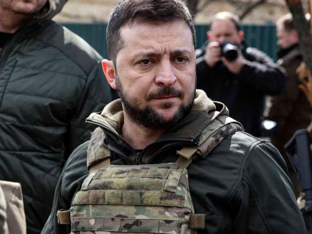 Parlamento de Ucrania respalda a Zelenski en destitución de acusados de traición