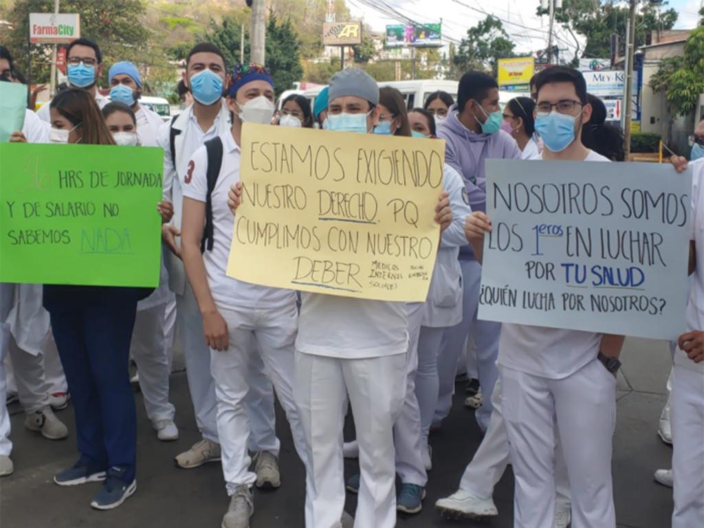 Médicos y enfermeros anuncian paro de labores para este miércoles por falta de pago