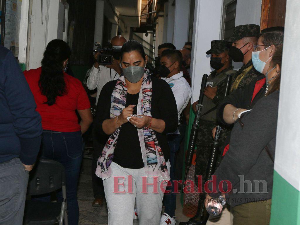 Otorgan permiso a Rosa Elena Bonilla para despedir a su hijo muerto en masacre