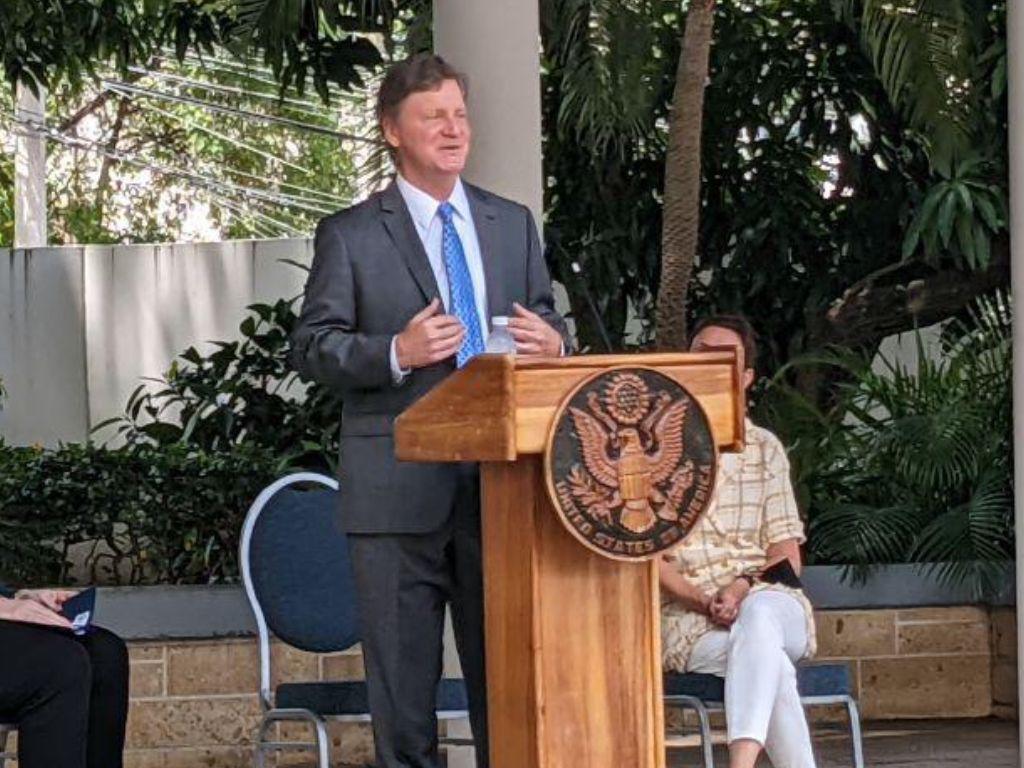 ¿Quién es Roy Perrin, el ministro consejero de la Embajada de Estados Unidos?