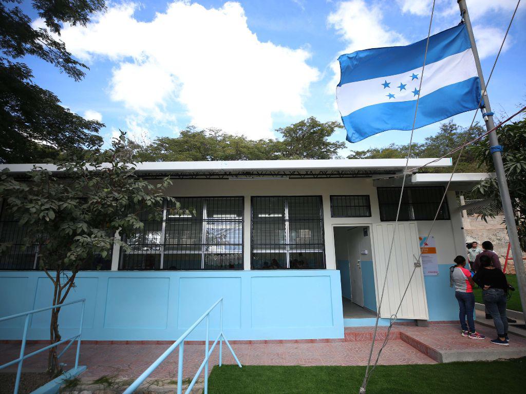 Invierten más de L 85 millones en la reparación de 74 centros educativos de la capital