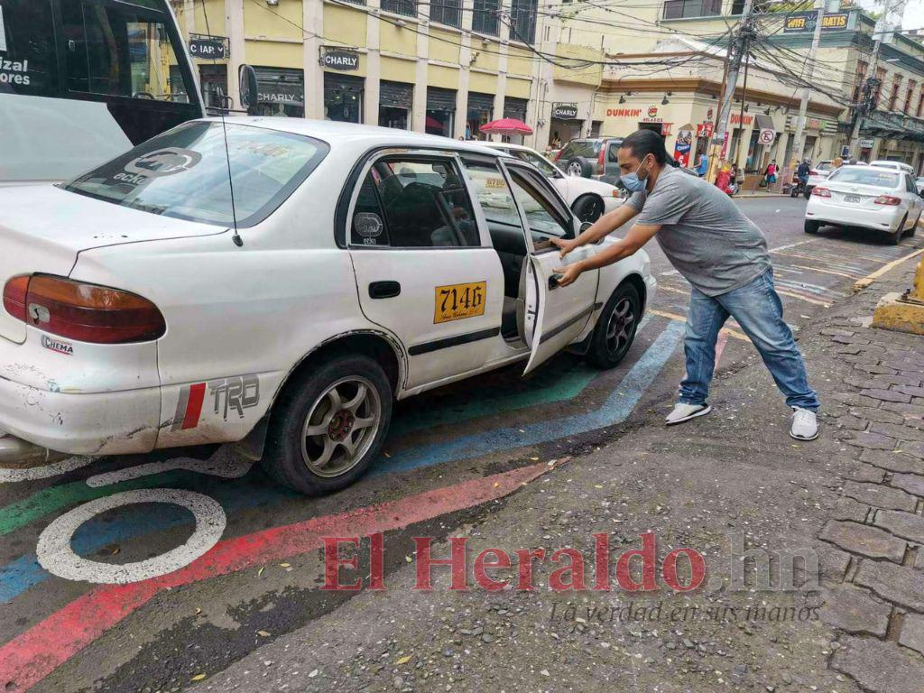 Taxis tradicionales aún resisten el embate de la modernidad de los VIP