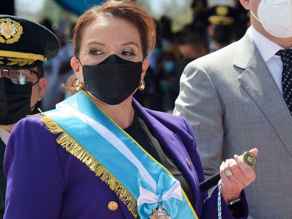 Proponen que ningún funcionario gane más que la presidenta Castro ¿Cuánto gana?