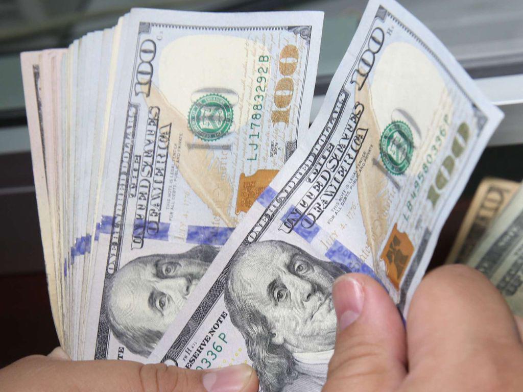 ¿Cuánto pagan los hondureños en el exterior por enviar remesas?