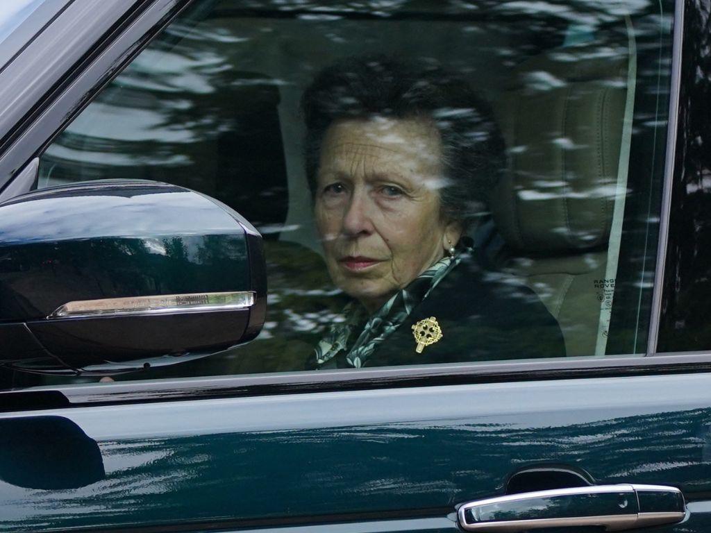 El digno dolor de la princesa Ana, la guardiana del féretro de Isabel II en su último viaje