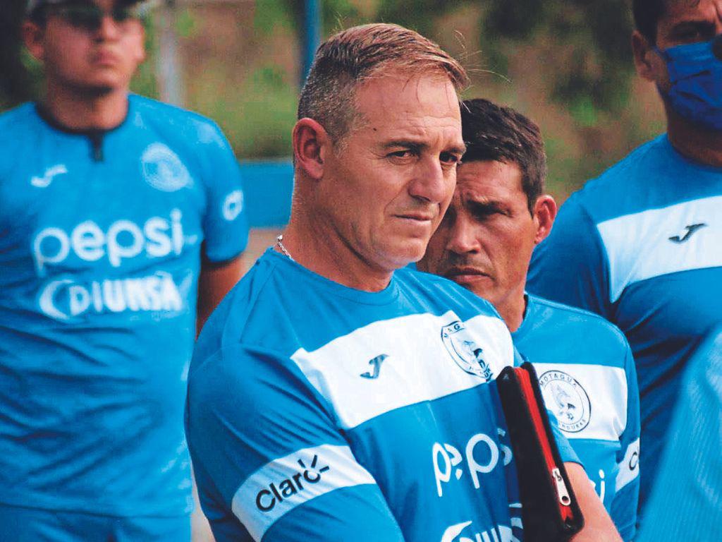 Hernán “La Tota” Medina adelanta posibles fichajes y las sensaciones tras pretemporada en EEUU