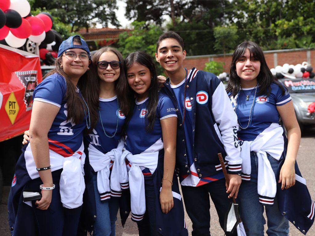 Dan la bienvenida a seniors de Dowal School