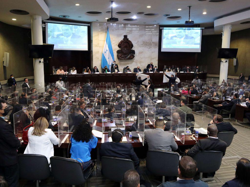 Luis Redondo pretende dar vigencia, sin ratificar acta, a la integración a Corporación Andina de Fomento