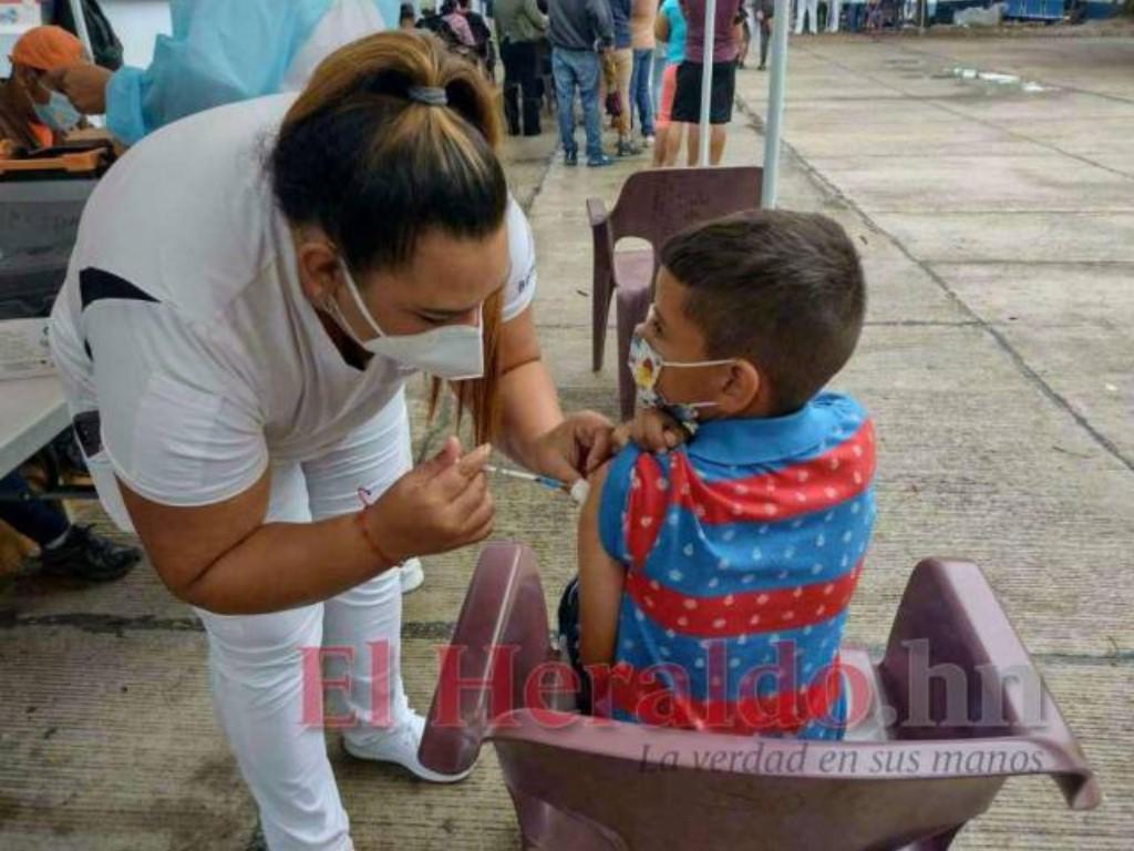 Niños en riesgo si no se les aplican las vacunas de SRP