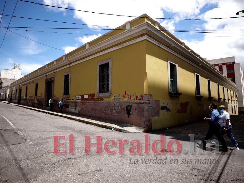 Buscarán recuperar los espacios y digitalizar la Biblioteca Nacional