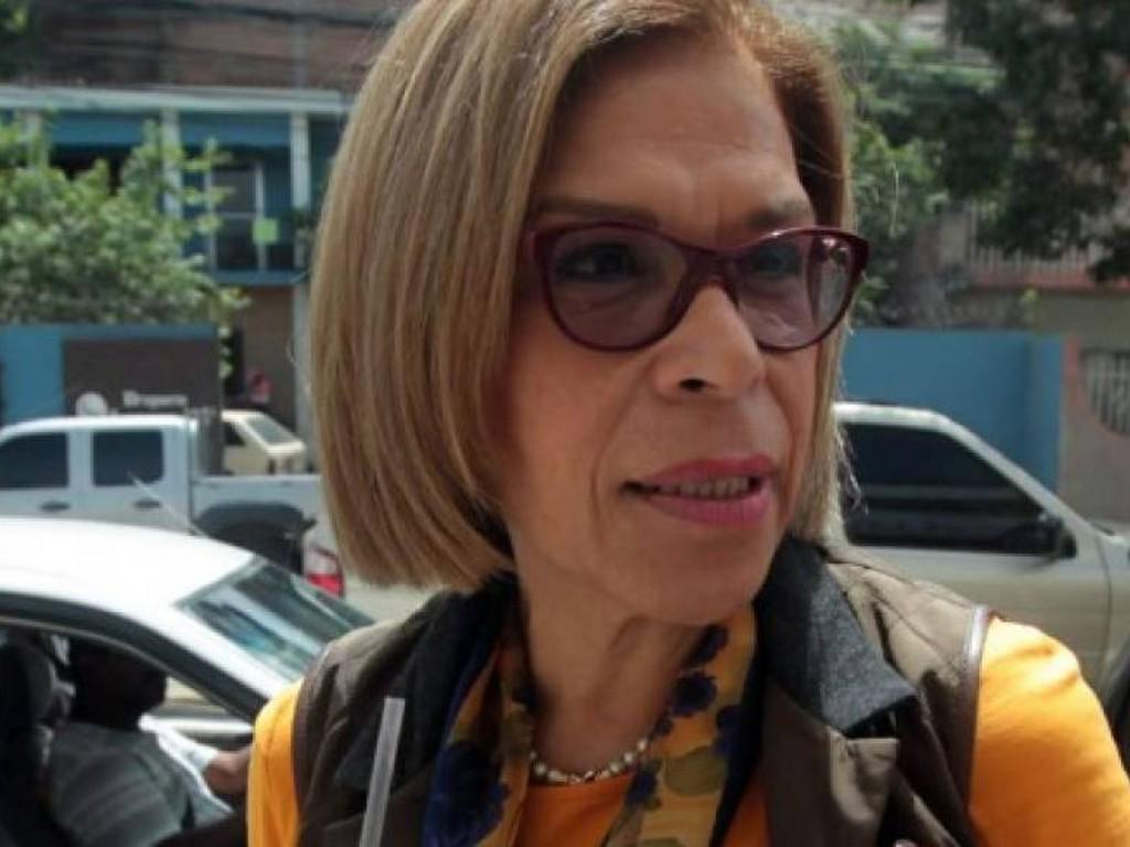 Presidenta del BCH se baja el sueldo a la mitad, pero ningún otro funcionario la siguió