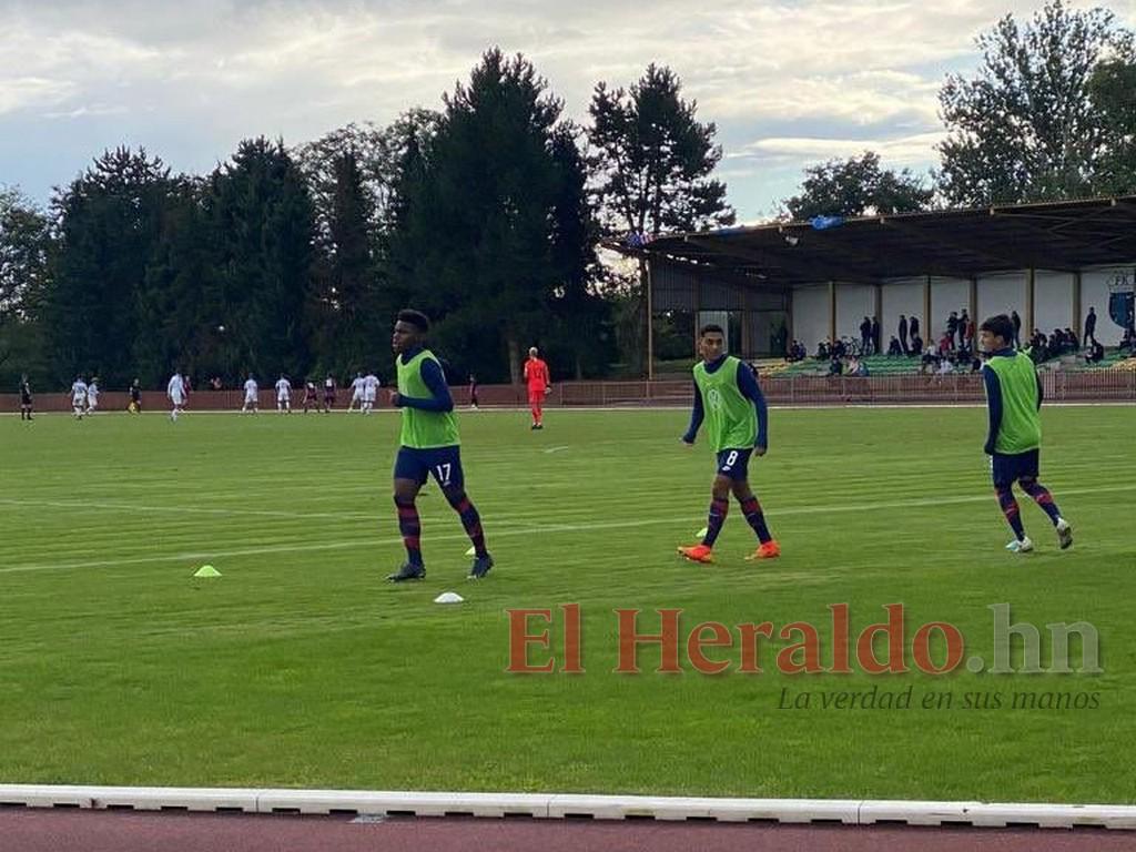 La Selección de Honduras se embarcó a Miami con la misión de frenar el buen paso de Argentina