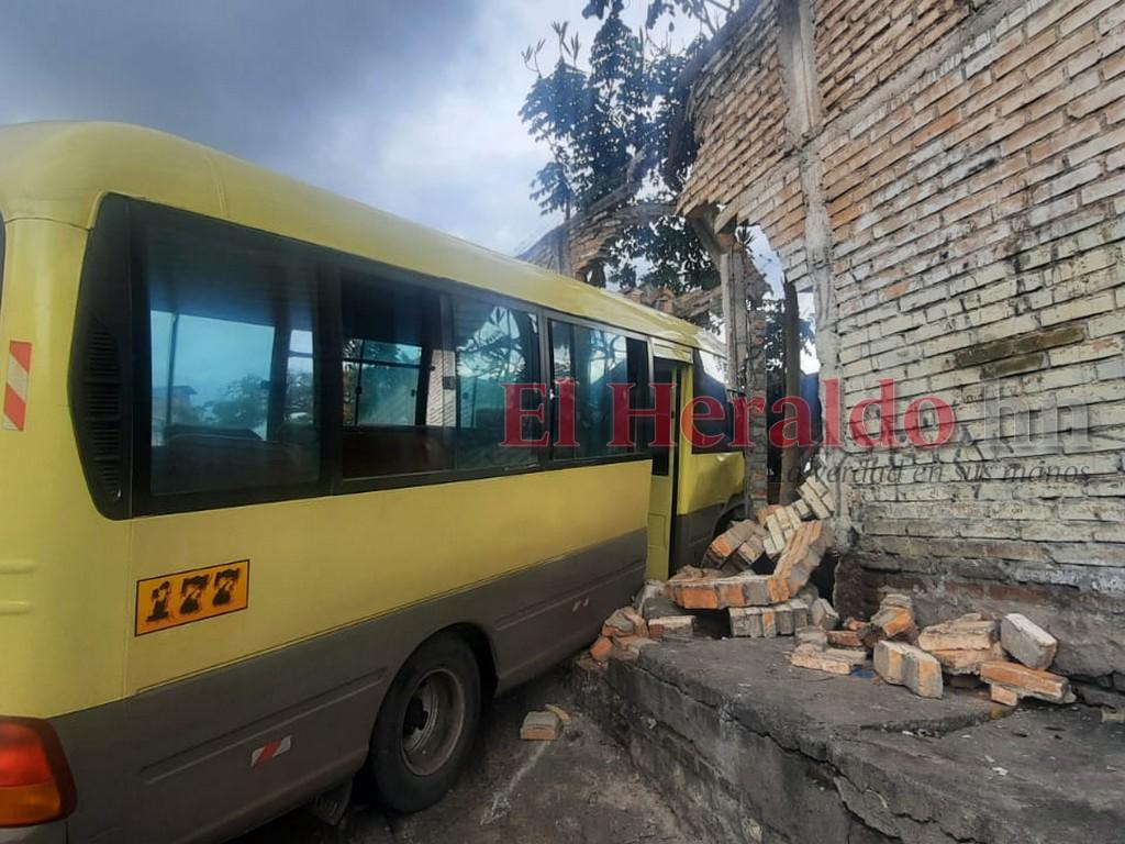Dos heridos deja accidente de rapidito al que se le “fueron los frenos” en la capital