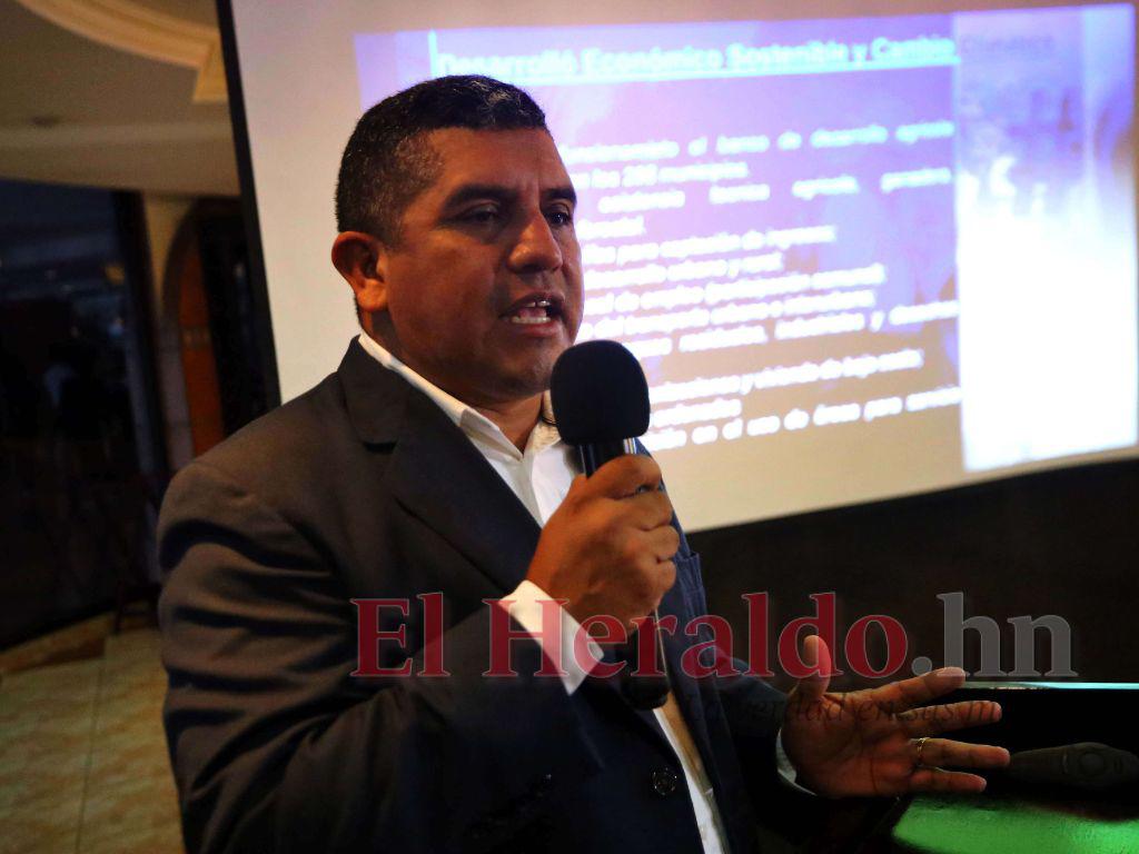 Excapitán Santos Orellana y su familia seguirán en prisión