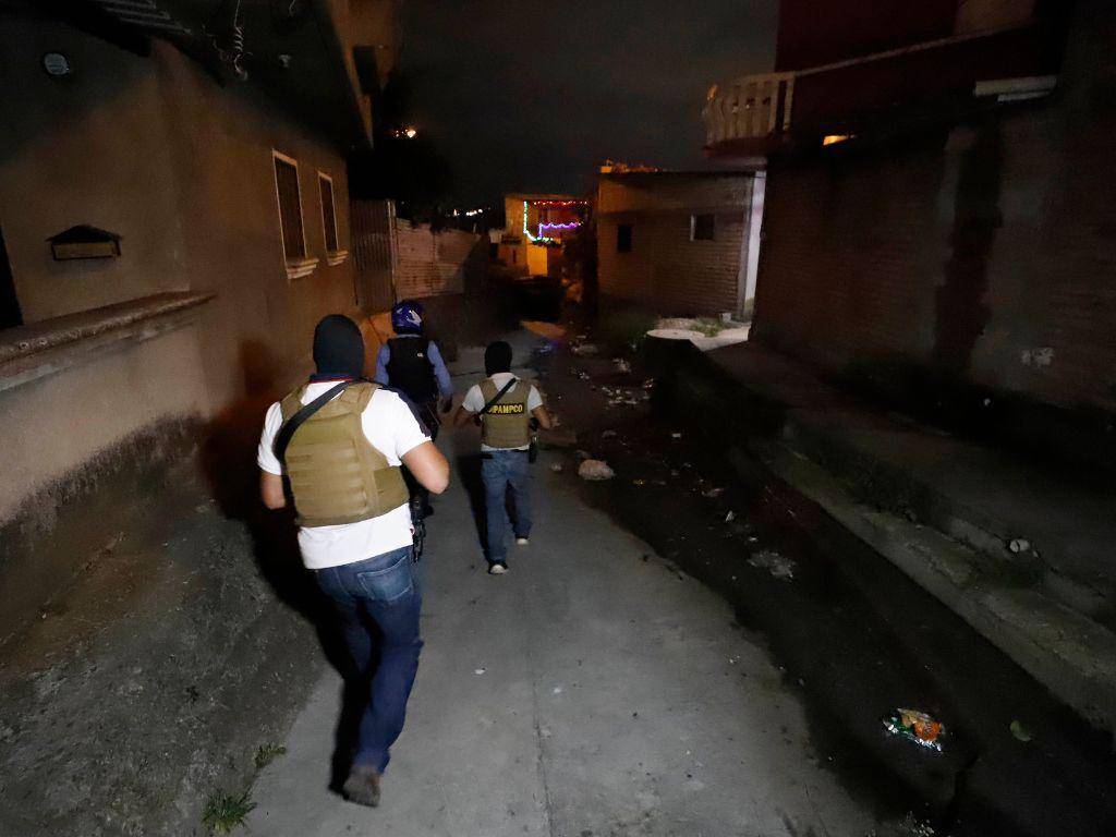 $!En los operativos nocturnos durante el régimen participaron elementos de la Policía Nacional (PN) y la Dirección Policial Anti Maras, Pandillas y Crimen Organizado (Dipampco).