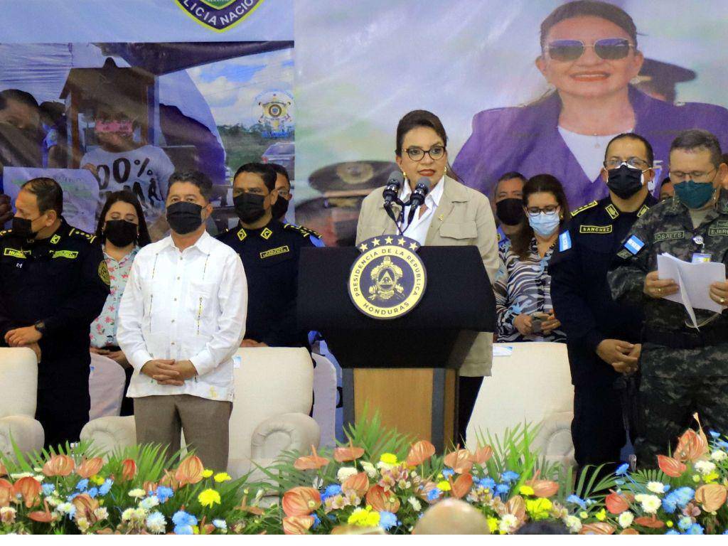 $!La presidenta Xiomara Castro ya recibió las 19 iniciativas de las Policía Nacional y de la Policía Militar.