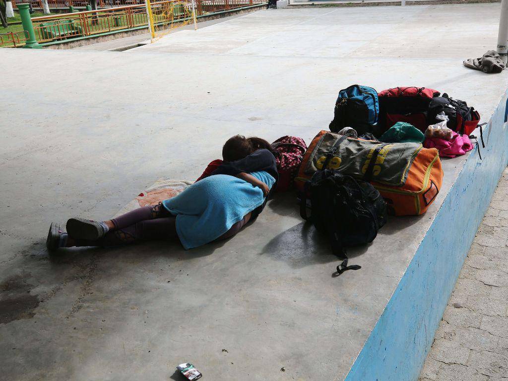 $!El doloroso camino de los migrantes puede volverse peor si Honduras les comienza a cobrar el salvoconducto.