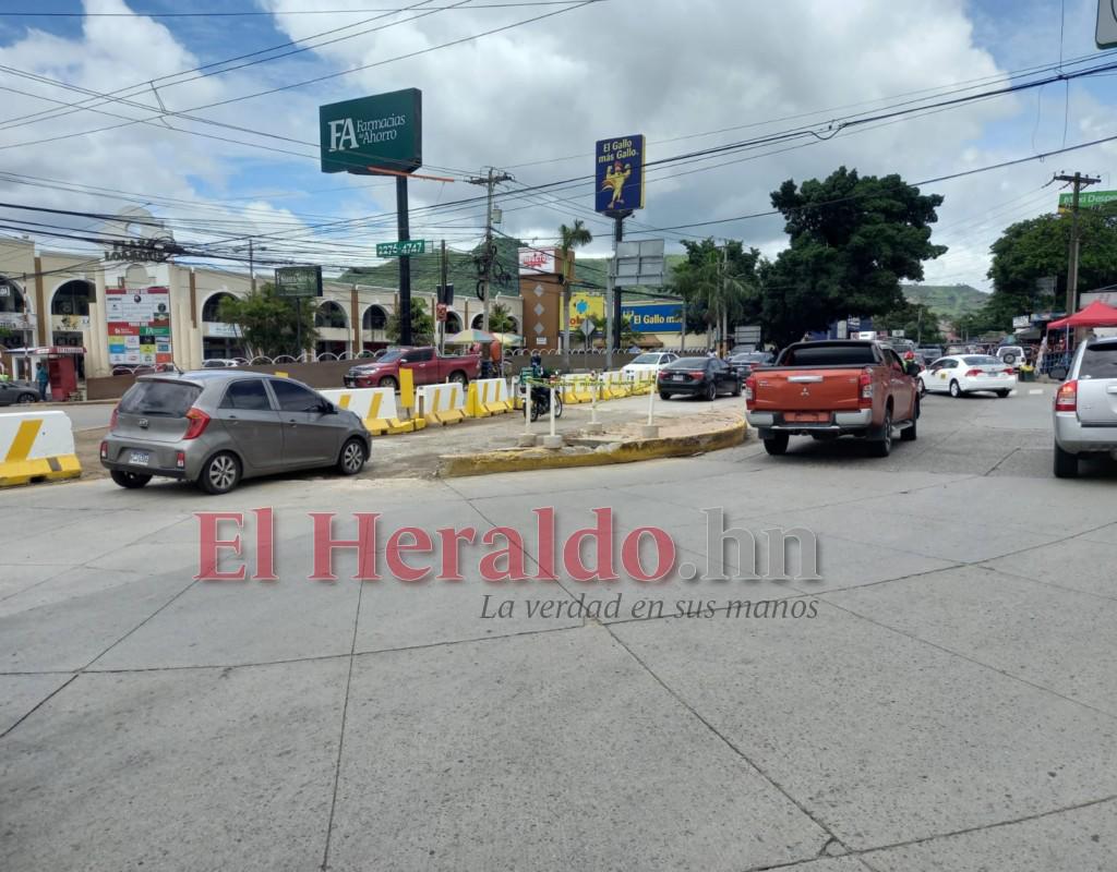 Con semáforos intentan aliviar tráfico en cruces conflictivos de la capital