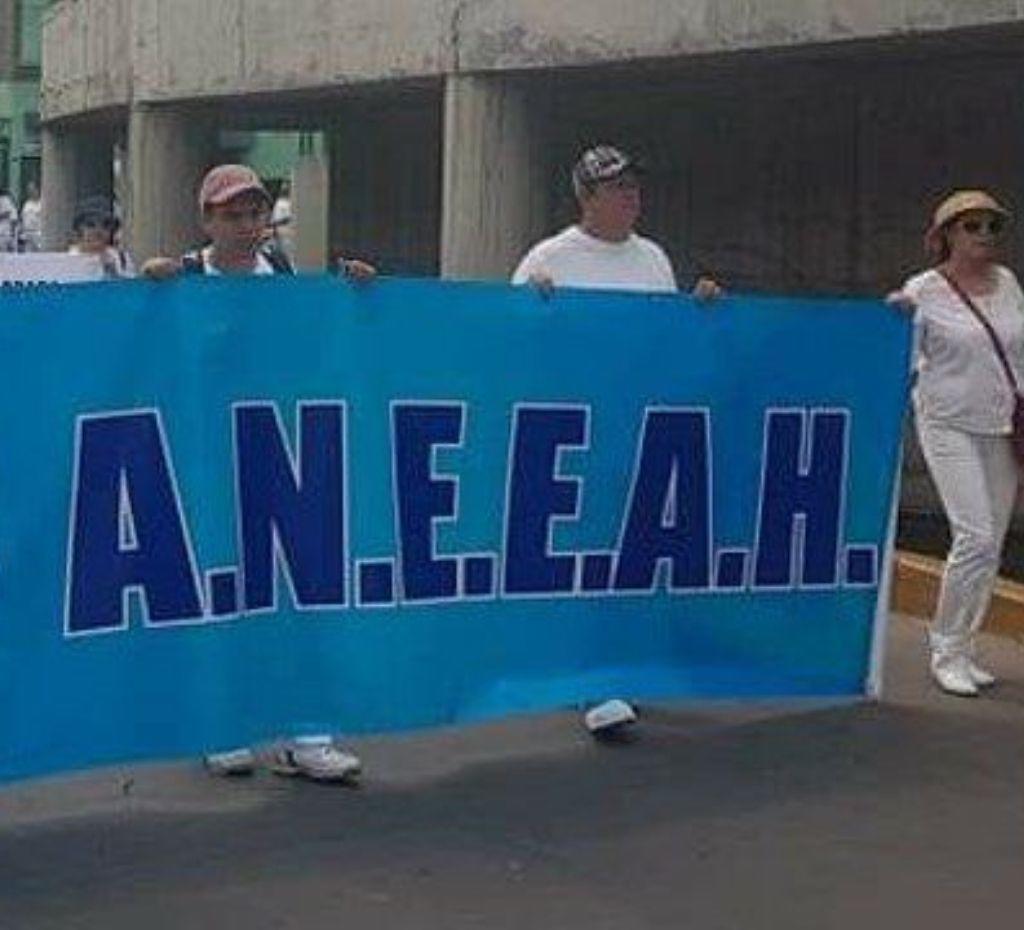 Empleados de salud protestan por falta de pago tras el reajuste salarial