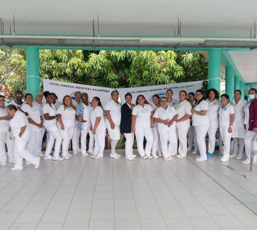 Empleados de salud protestan por falta de pago tras el reajuste salarial