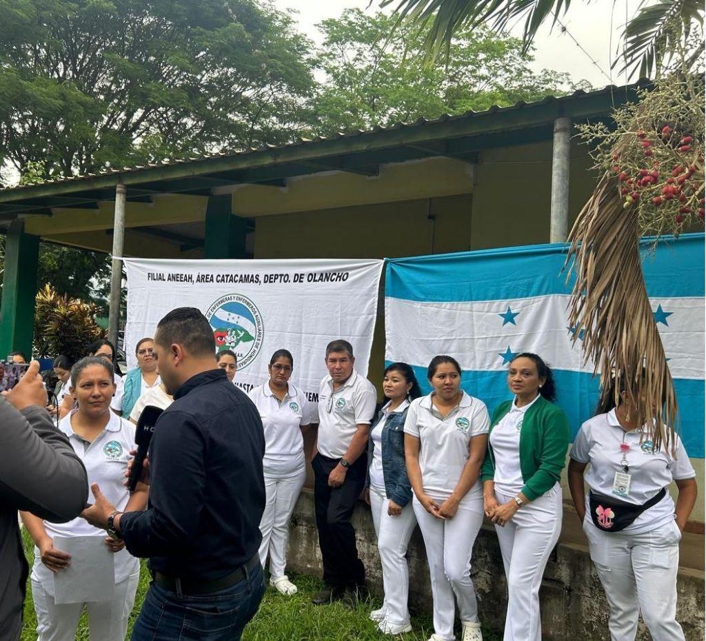 Empleados de salud protestan por falta de pago tras el reajuste salarial