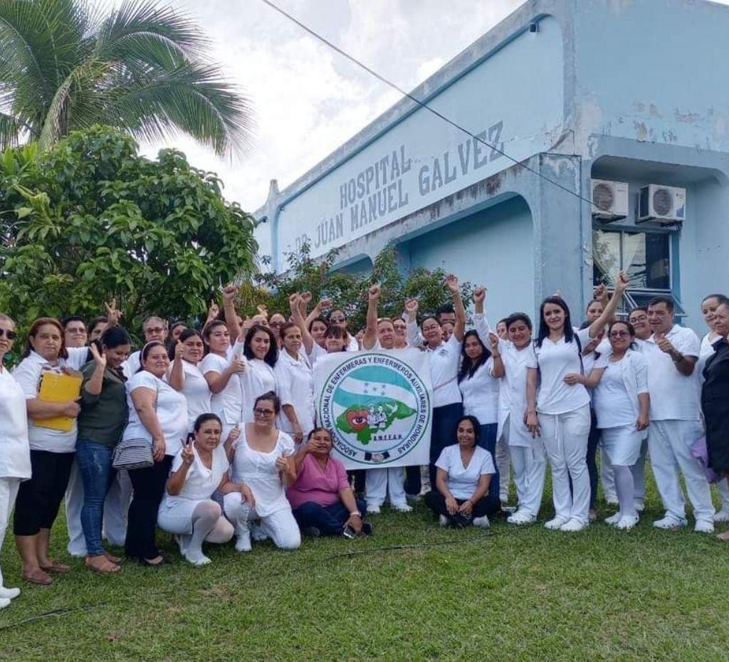 Empleados de salud protestan por falta de pago tras el reajuste salarial
