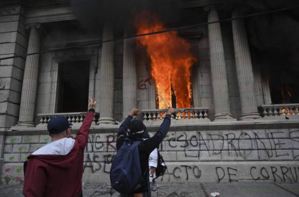 Las imágenes más impactantes de las protestas en Guatemala (FOTOS)