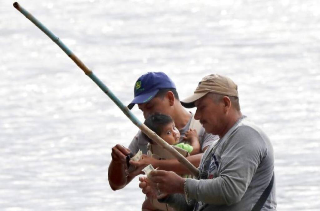 FOTOS: Así es la dura travesía de los migrantes en la frontera entre México y Guatemala