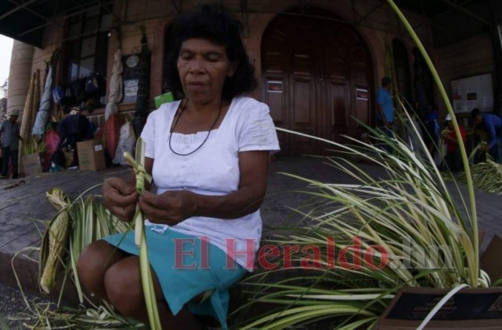 Comienza la venta de ramos y cruces previo al inicio de la Semana Santa