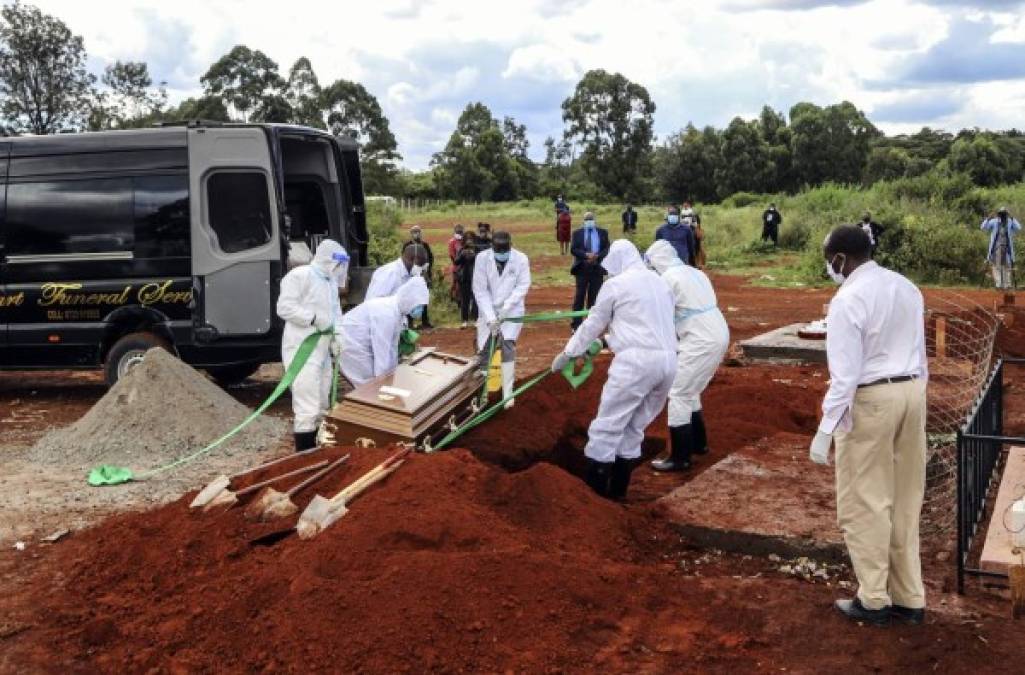 FOTOS: Cementerios saturados ante miles de muertos por coronavirus