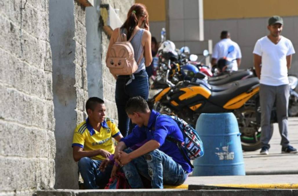 FOTOS: Hondureños se reúnen en San Pedro Sula para emprender la ruta de la segunda caravana migrante hacia Estados Unidos