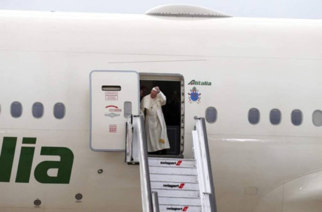 FOTOS: Así fue la llegada del papa Francisco a Chile