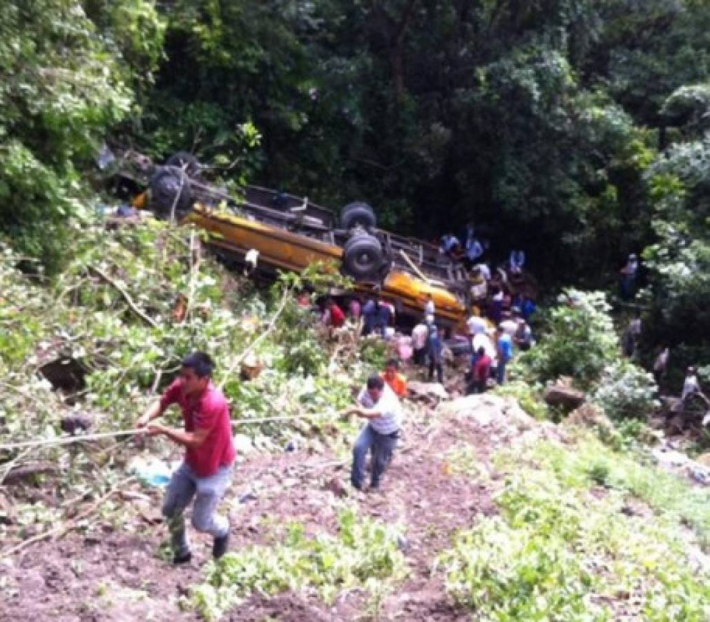 Honduras: Suman 14 muertos en accidente de bus