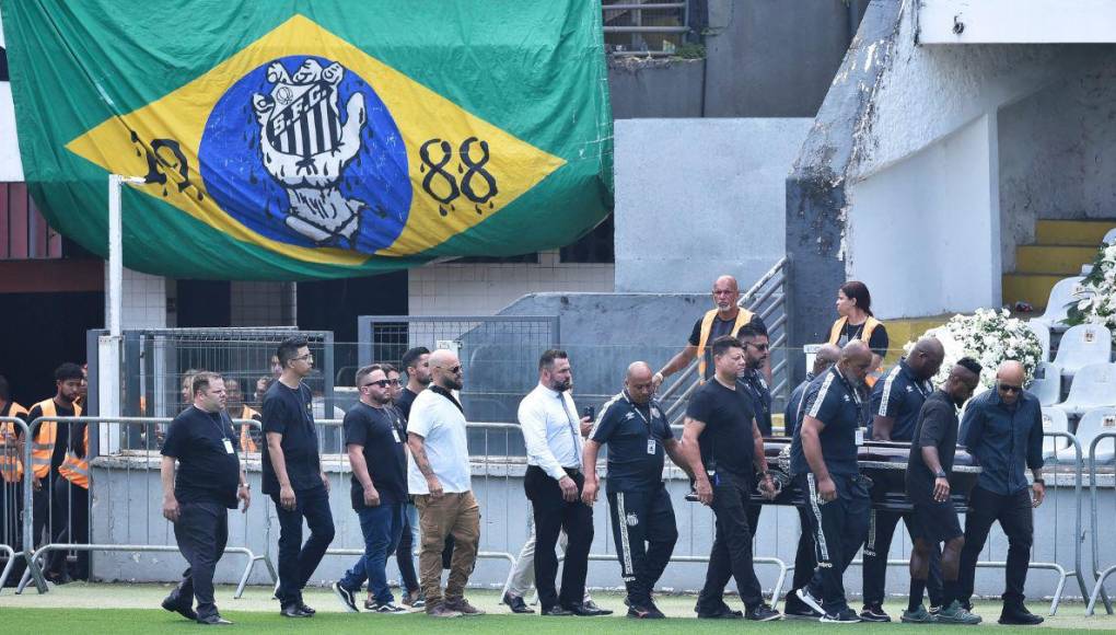Brasil le da el último adiós al “Rey” Pelé en emotivo funeral
