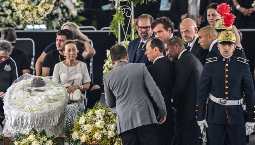 Brasil le da el último adiós al “Rey” Pelé en emotivo funeral