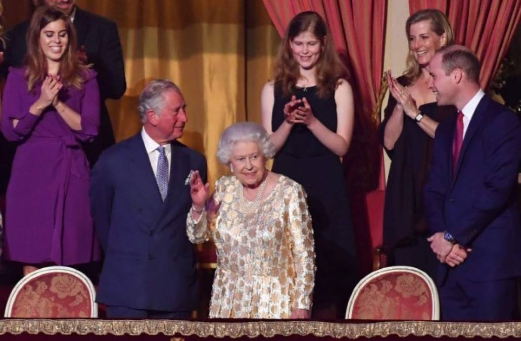 FOTOS: Así celebró la Reina Isabel II su cumpleaños 92