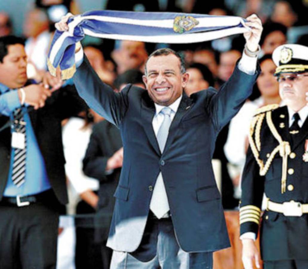 Lobo Sosa también lloró al reconocérsele su lucha